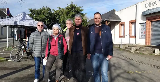 photo  malgré leur non-participation aux élections municipales, les représentants du parti communiste poursuivent leurs efforts pour s’impliquer dans la vie municipale.  &copy;  ouest-france 