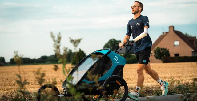 photo  pierre destailleur va partir à la rencontre des jeunes générations tout au long de ses 19 marathons disséminés entre paris et bordeaux, du 28 mai au 20 juin. l’occasion de parler de la nécessité de préserver la santé des sols.  &copy;  jérôme habasque 