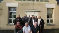 photo  bruno richefeu, jérôme berson, raymond loison, jérôme breton, christelle richefeu, claudine boulard, florence greneaux, laurence guihot, christiane pay et florence le pavec, membres du bureau, devant la maison de quartier. 