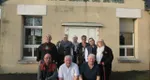 photo  Bruno Richefeu, Jérôme Berson, Raymond Loison, Jérôme Breton, Christelle Richefeu, Claudine Boulard, Florence Greneaux, Laurence Guihot, Christiane Pay et Florence le Pavec, membres du bureau, devant la Maison de quartier. 