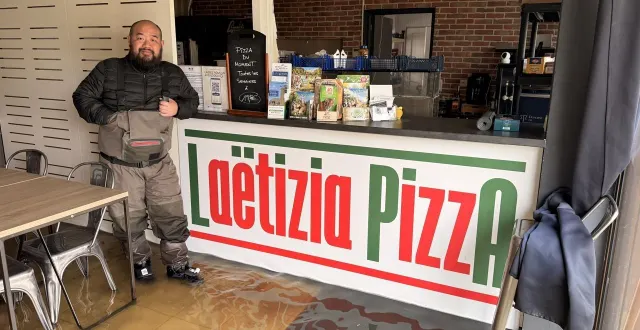 photo  alain lyvu dans sa pizzeria le samedi 21 février, venu constater les dégâts dus à la crue de l’oudon.  &copy;  laëtizia pizza 