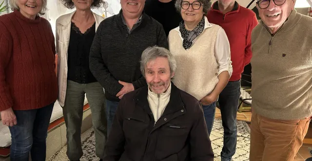 photo  trélazé, vendredi 2 mars 2026. boris battais entouré de ses colistiers.  &copy;  co- fabienne supiot 