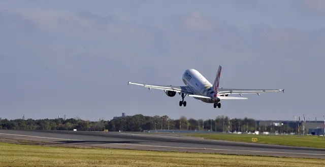 photo  céline sera restée cinq jours supplémentaires en inde après que son avion a été annulé.  &copy;  presse océan - olivier lanrivain 