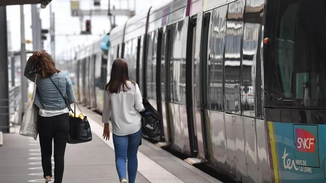 photo info le trafic des trains perturbé à Angers : un individu présent sur les voies 