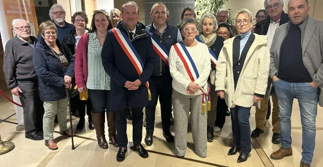 photo  tribunal judiciaire du mans, lundi 2 mars 2026. une vingtaine de personnes sont venues au tribunal apporter leur soutien à martine couet, parmi lesquelles emmanuel franco, le président de l’association des maires de la sarthe  &copy;  le maine libre 
