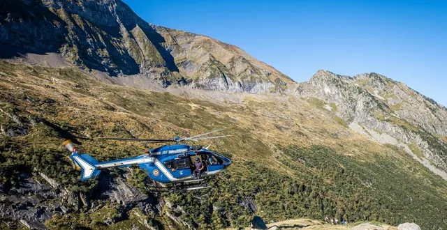photo  près de 10 000 interventions de secours en montagne ont été recensées en 2024, un chiffre en nette hausse. la cour des comptes émet donc des préconisations pour réprimander les comportements à risques, dont celle de facturer totalement ou partielle ce type d’interventions.  &copy;  francois laurens / hans lucas via afp 