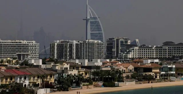 photo  le ciel de dubaï où habite françois jarrossay s’est obscurci depuis samedi.  &copy;  afp 