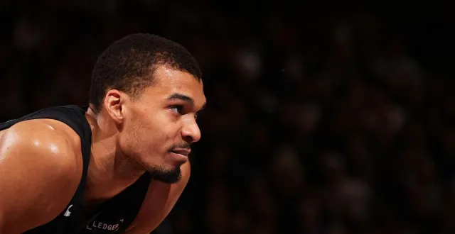 photo  victor wembanyama lors d’un match face aux new york knicks, le 1er mars 2026.  &copy;  nathaniel s. butler / getty images via afp 