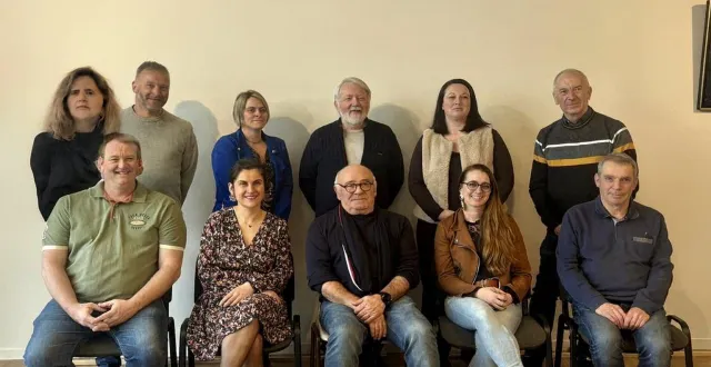 photo  assis : william durand, aurore liochon, serge guesdon, séverine bouilly et jean-claude boisgontier. debout : aurélie chaventré, emmanuel huvé, claudine jarry, philippe alleaume, mélanie fontaine et michel grippon.  &copy;  ouest-france 