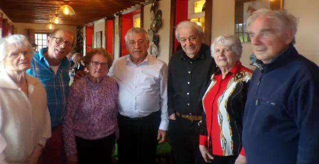 photo  les anciens honorés, en compagnie de xavier caplet, maire de cisai-saint-aubin, (deuxième en partante de la gauche) et de jean-pierre feret, maire d’orgères (quatrième en partant de la gauche).  &copy;  ouest-france 