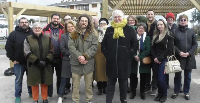 photo  florence raymond augier, tête de liste, avec virgile berthault, à sa gauche, ont constitué une liste de 33 personnes qui ont accepté de s’engager.  &copy;  photo transmise par florence raymond augier. 
