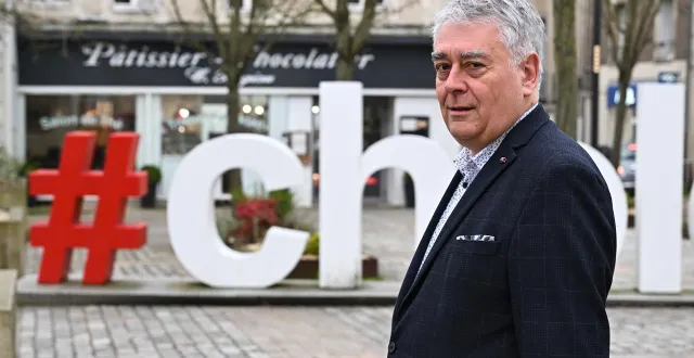 photo  cholet, place rougé, vendredi 27 février 2026. 31 ans après sa première élection, gilles bourdouleix n’est pas prêt à passer le flambeau.  &copy;  co – josselin clair 