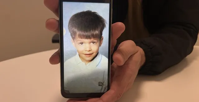 photo  né sous x à saumur en 1992, mathias veut dire à sa mère biologique qu’il la cherche et qu’il va bien.  &copy;  co 