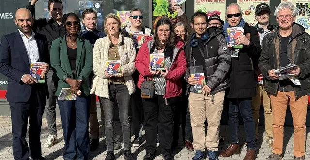 photo  une partie de l’équipe d’angers, lors d’une opération récente de tractage.  &copy;  angers populaire 