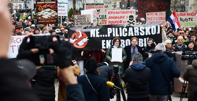 photo  une manifestation a eu lieu à zagreb, le 21 février, contre les projets avicoles.  &copy;  matej marjanovic 