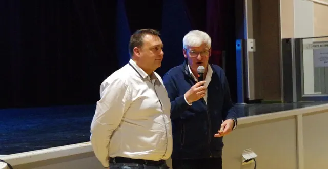 photo  patrick desmazières, tête de liste, et sébastien aubier, colistier.  &copy;  le maine libre 