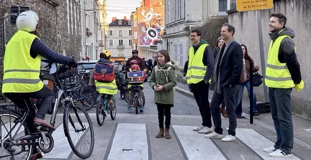 photo  angers, 3 mars 2026. les jours d’école entre 8 h 20 et 8 h 50, les automobilistes ne sont plus autorisés à entrer dans la rue des cordeliers. selon un sondage interne, ces derniers ne représentent que 15 % des parents d’élèves.  &copy;  co - anthony pasco 