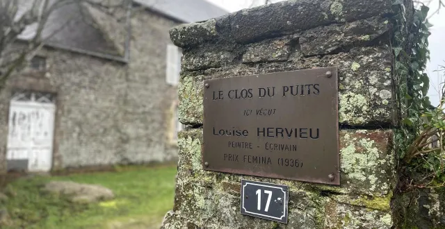 photo  la plaque en hommage à louise hervieu, devant la maison familiale à bretteville-sur-ay (manche).  &copy;  ouest-france 