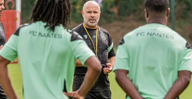 photo  l’entraîneur de la réserve du fc nantes stéphane ziani.  &copy;  baptiste mura 