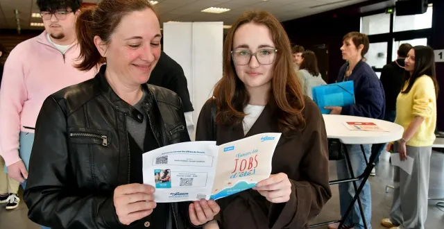 photo  les jeunes candidats, venus pour la plupart avec leurs parents, sont arrivés dès l’ouverture du forum, à 13 h 30.  &copy;  co – marie delage 