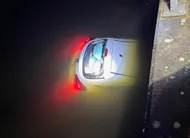 photo  la jeune femme de 19 ans était coincée dans une voiture qui a coulé dans un ruisseau à sallertaine (vendée). 