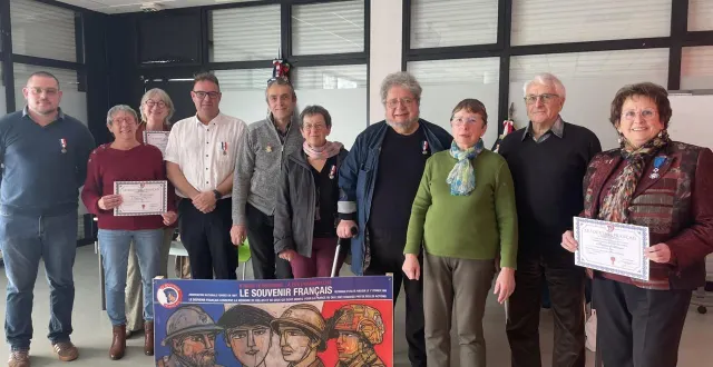 photo  des médailles et diplômes ont été remis à plusieurs adhérents (de gauche à droite) : maxime dupuis, isabelle rieant, marie-thérèse flais (trésorière), sylvain bertini (nouveau vice-président), joseph vivier, jaqueline et jean-pierre mazer, nicole levêque (trésorière départementale), jean-louis thébline (délégué général adjoint) et liliane goyceta.  &copy;  ouest-france 