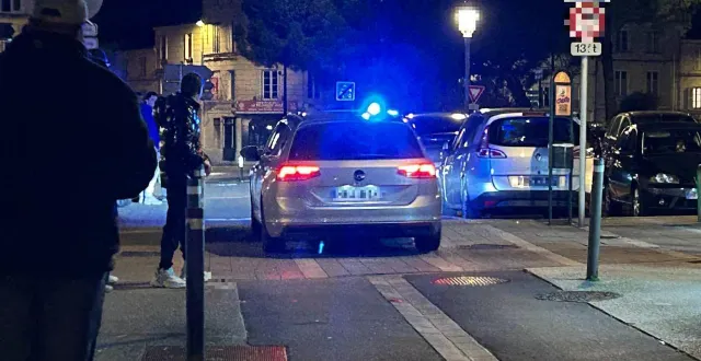 photo  les sapeurs-pompiers et les policiers de niort sont intervenus lundi soir 2 mars 2026 après l’agression au couteau d’un jeune homme.  &copy;  co - jordan guerin-morin 