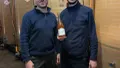 photo  théo et robin lhommeau, deux frères à la tête du domaine de la mare avec leur cidre médaillé. 