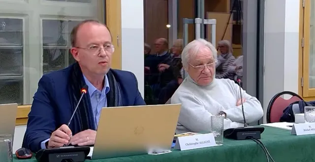 photo  christophe alligné (à gauche) et michel melot sont encore dans la même équipe d’opposition. mais le premier a rejoint la liste du maire sortant alors que le second, qui arrêtera de siéger, soutient l’autre liste aux municipales.  &copy;  capture youtube ville d’argentan 