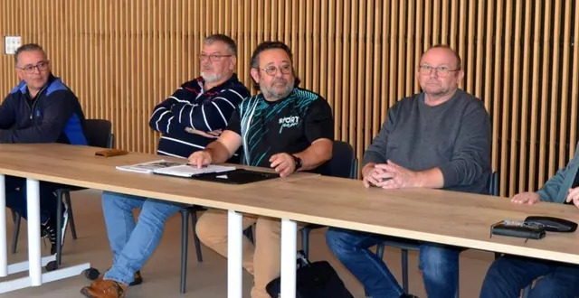 photo  lors de l’assemblée générale du gardon noyennais.  &copy;  le maine libre 