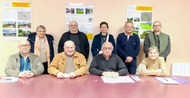 photo  quelques adhérents participaient à la réunion de l’association des jardins de la chapelle, vendredi.  &copy;  ouest-france 