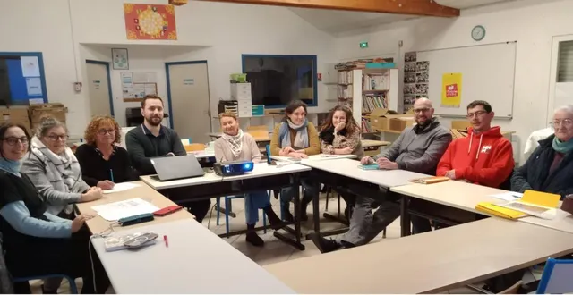 photo  la dernière réunion pour l’organisation du centenaire de l’école.  &copy;  co 