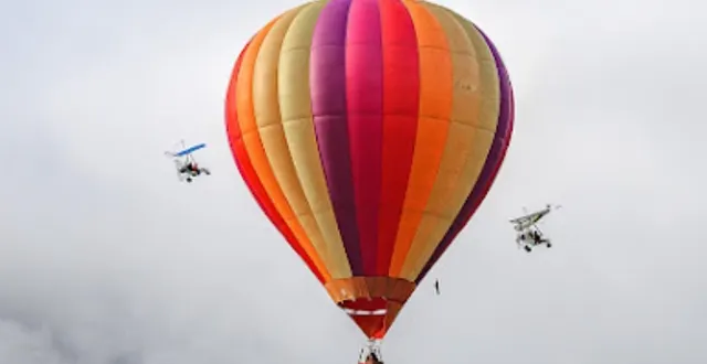photo  le tournage se déroule actuellement autour du lac d’annecy, à doussard, faverges, ainsi que sur la petite sambuy, auprès du refuge là-haut (haute-savoie). la montgolfière mamzelle bulle est quévenoise.  &copy;  alain de sautez 
