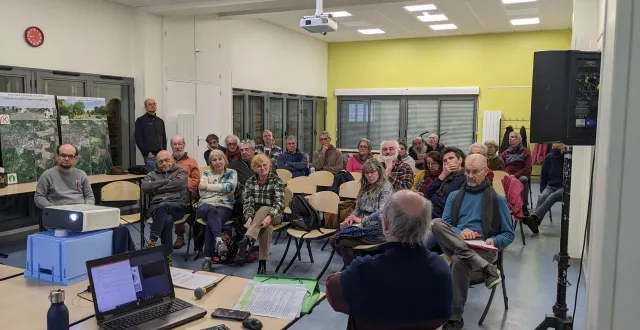 photo  vendredi 27 février, le collectif stop océane sacrifié verrières vivant tenait sa première assemblée générale, salle hélène-boumard à pellouailles. une quarantaine de personnes ont assisté à la réunion.  &copy;  co 