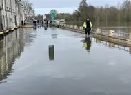 photo  au matin du vendredi 20 février, la crue de l’oudon a investi une partie des rues à proximité. 