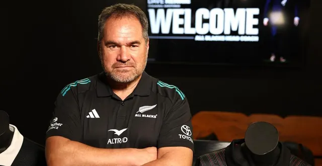 photo  dave rennie lors de l’annonce du nouveau sélectionneur des all blacks, le 4 mars 2026.  &copy;  phil walter / getty images via afp 