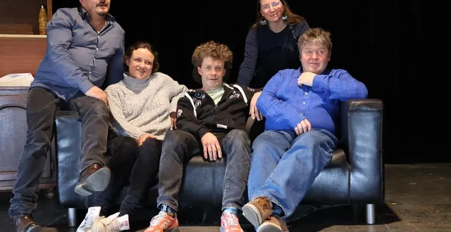 photo  avec les regards et conseils de jean-pierre artur, jérôme paillat, marie veron, jacques montembault et carole galisson se régalent d’une pièce de boulevard : « le syndrome de l’écossais ».  &copy;  ouest-france. 