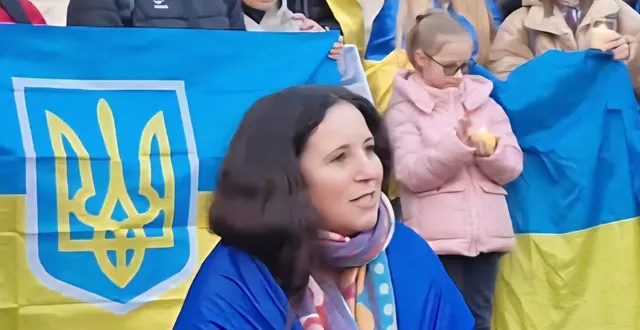 photo  oksana huyard lors d’une manifestation pro-ukrainienne place du ralliement à angers  &copy;  ouest-france 