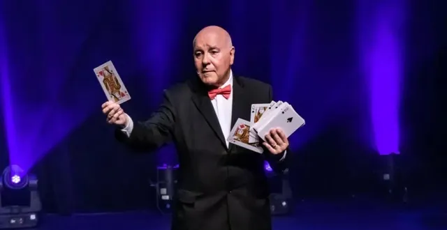 photo  michel fages, mandrake d’or en 2011, le grand prix international de la magie, se produit dans un seul en scène avec très peu d’accessoires, mais un grand sens de la communication.  &copy;  photo fournie par michel fages 