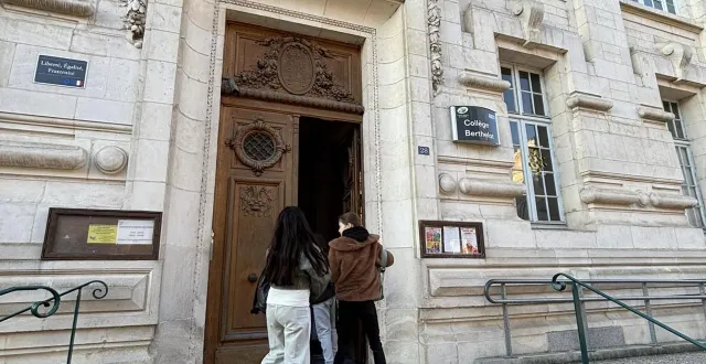 photo  bien que situé en centre-ville, le collège berthelot, au mans, bénéficie d’une grande mixité.  &copy;  photo le maine libre 