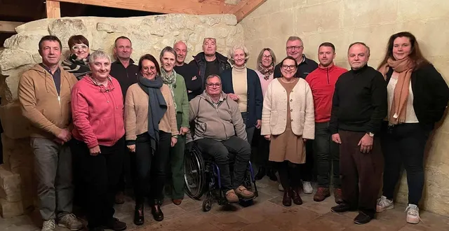 photo  la liste menée par isabelle isabellon présente son programme.  &copy;  co 