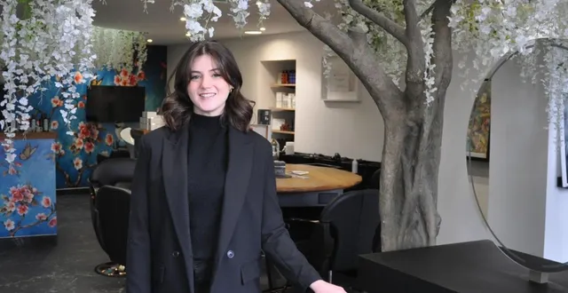 photo  le mans, mars 2026. léa bonetto marmugi dans le salon de la rue claude-blondeau.  &copy;  le maine libre 