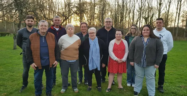 photo  autour de jean-louis fouqueray, les membres de la liste « ensemble pour le réveil de terrehault ». de gauche à droite : miguel gommard, jean-louis fouqueray, michael terouinard, jacqueline lesould, christophe belbouchi, lysiane fouqueray, philippe loison, isabelle lucas, julie lallier, océane houlbert, et jonathan fouanon.   &copy;  le maine libre 