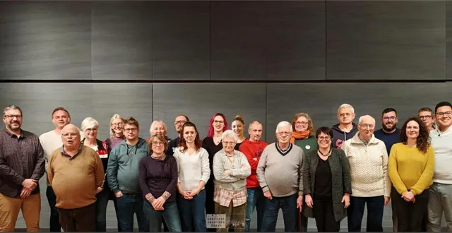 photo  jonathan bernard et ses colistiers.  &copy;  « aime comme mauzé » 