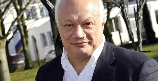 photo  eric emmanuel schmitt est un dramaturge, nouvelliste, romancier et réalisateur français naturalisé belge en 2008.  &copy;  archives ouest france 