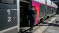photo  « avant d’arriver en gare, l’annonce me fait lever la tête. » ici, un chef de bord lors de l’arrêt d’un tgv à rennes (ille-et-vilaine). photo d’illustration. 