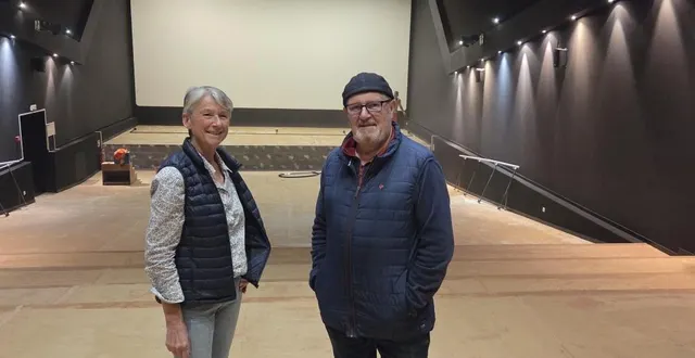 photo  gisèle méar et françois tanguy, coprésidents, dans la salle vide de moquette et de ses 304 sièges.  &copy;  ouest-france 