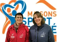 photo  de gauche à droite : élise bourdin, enseignante activité physique adaptée et sandrine gommard, éducatrice sportive. 