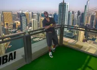 photo  belmondo bakengela depuis l’immeuble où il réside à dubaï.? 