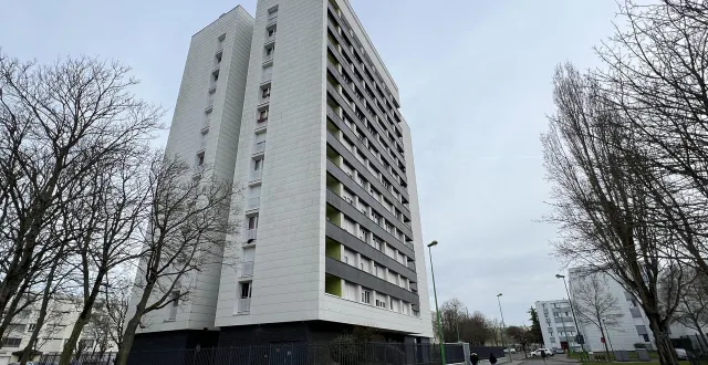 photo  le jeune homme a tiré sur les policiers depuis le bas de la tour péguy, connue pour abriter un trafic de stupéfiants.  &copy;  archives ouest-france 